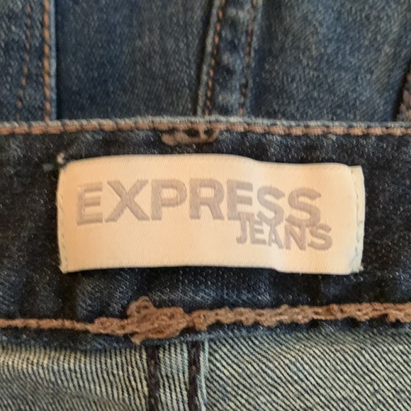 Express Shorts - Picture 3 of 7